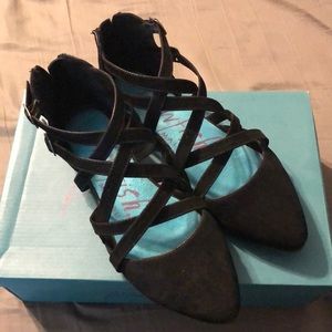 Blowfish scrappy flats